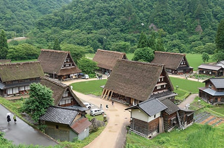 2日目バス観光付!「白川郷」「五箇山」世界遺産めぐりと金沢散策♪加賀温泉郷で寛ぐ3日間 2日目は添乗員同行で観光へ♪3
